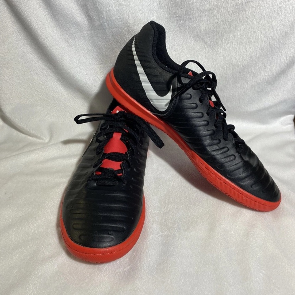 Kids Nike TempoX Legend Club IC indoor soccer shoes